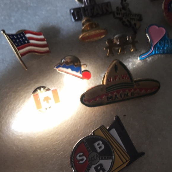 Pin  lot - Picture 5 of 6